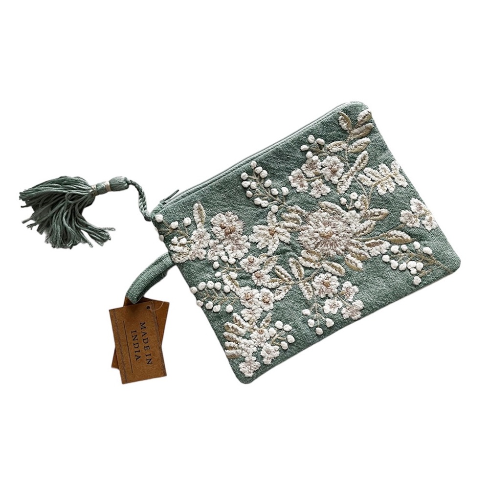 Boho‎ NWT Embroidered Floral Pouch